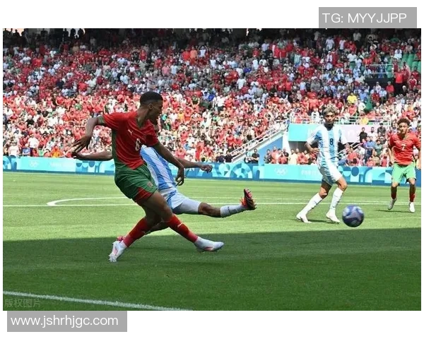 足球明星精彩出场瞬间视频集锦展现球场魅力与激情