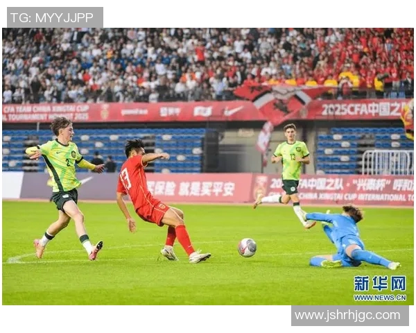 中国明星与国际足球明星的偶遇瞬间引发的趣事与感动